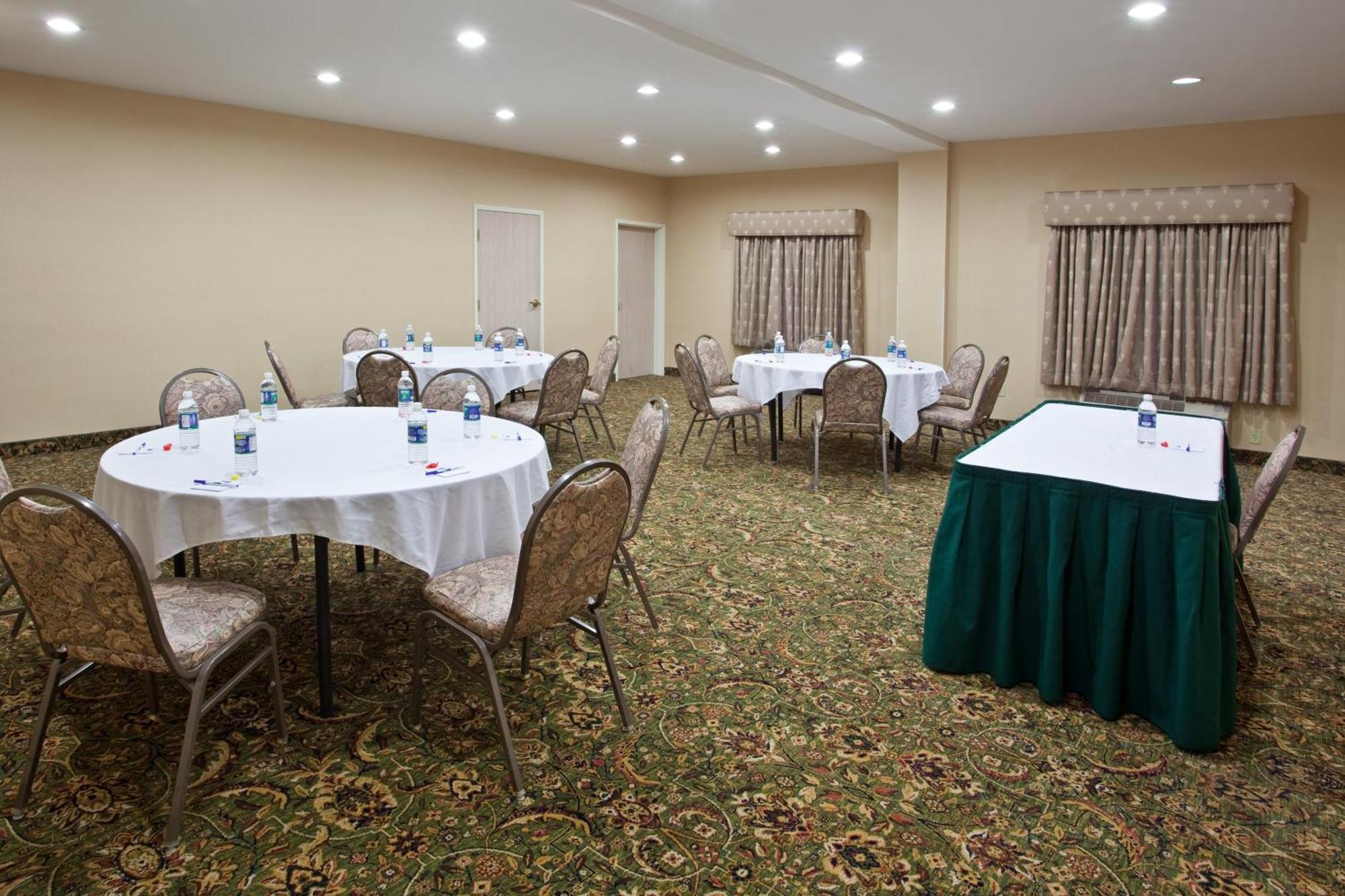 Holiday Inn Express Hotel & Suites Marion By Ihg Buitenkant foto