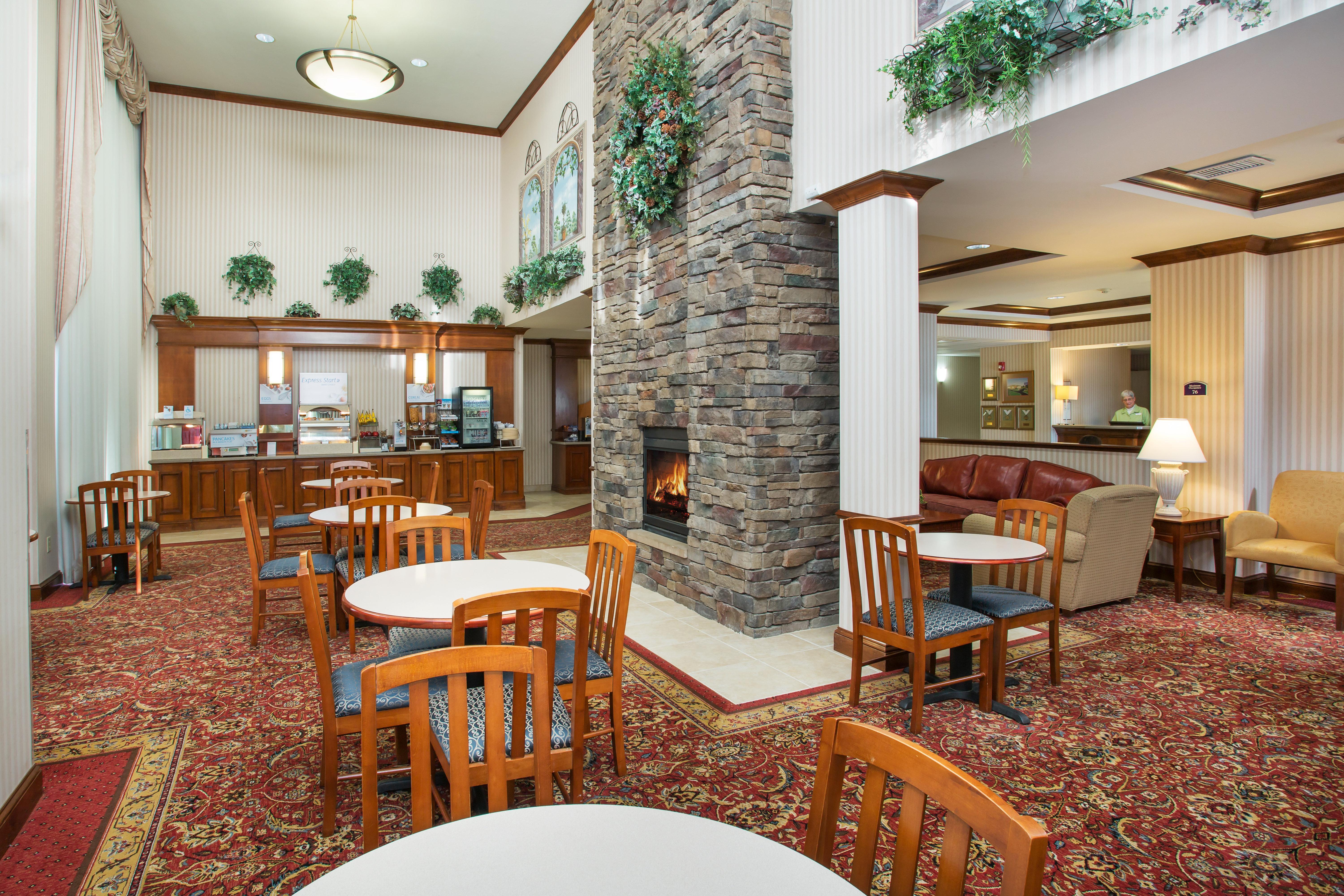 Holiday Inn Express Hotel & Suites Marion By Ihg Buitenkant foto