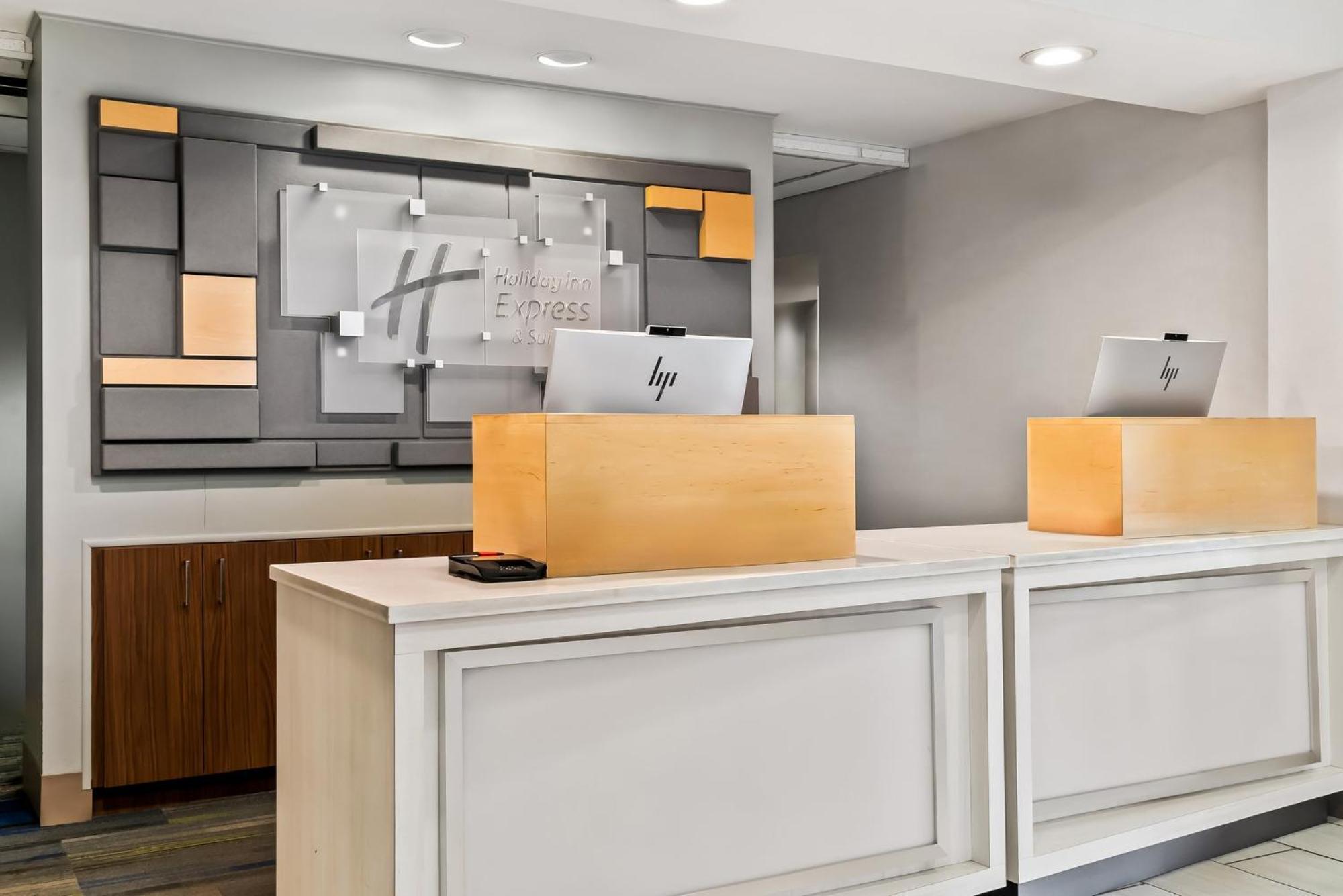 Holiday Inn Express Hotel & Suites Marion By Ihg Buitenkant foto