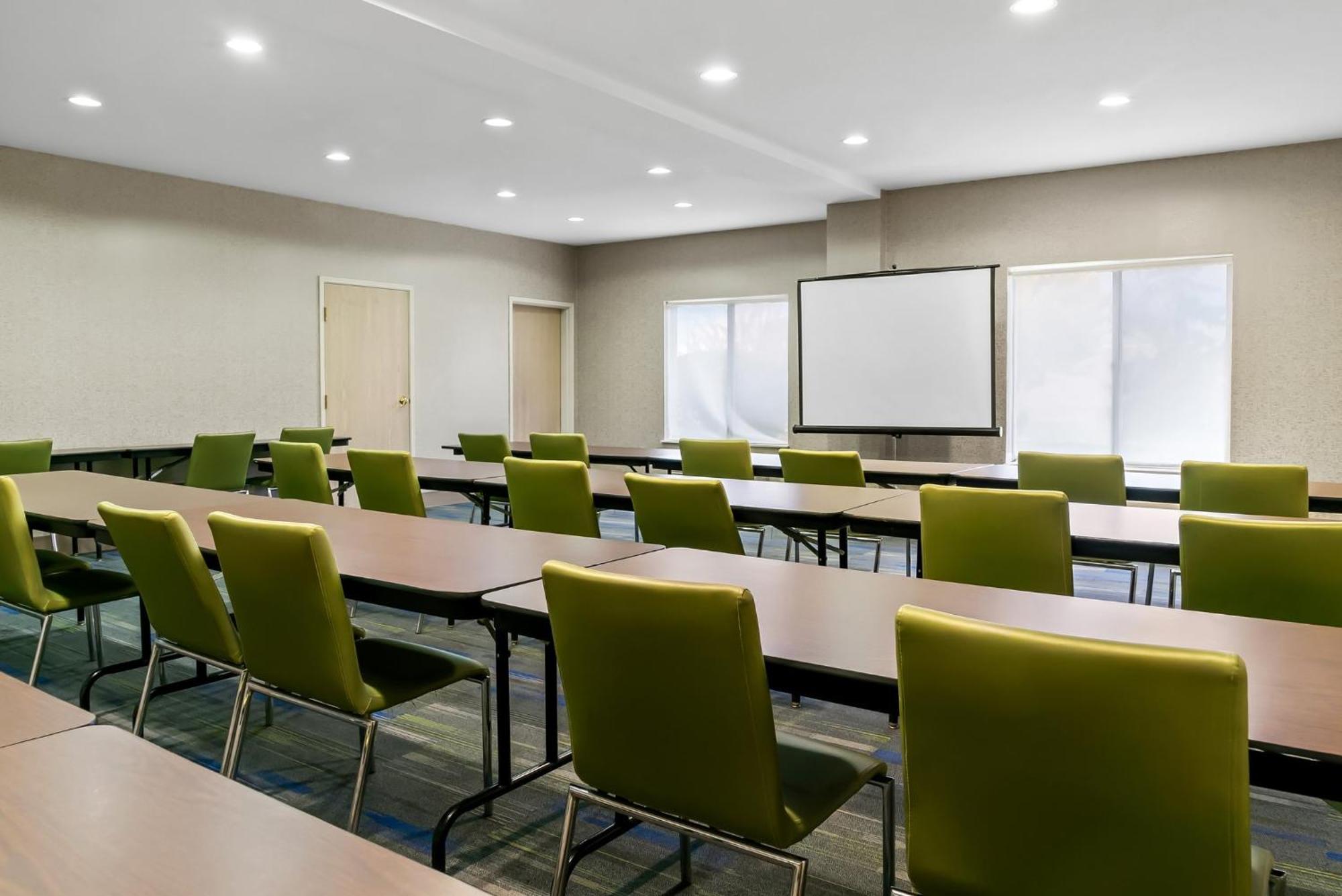 Holiday Inn Express Hotel & Suites Marion By Ihg Buitenkant foto