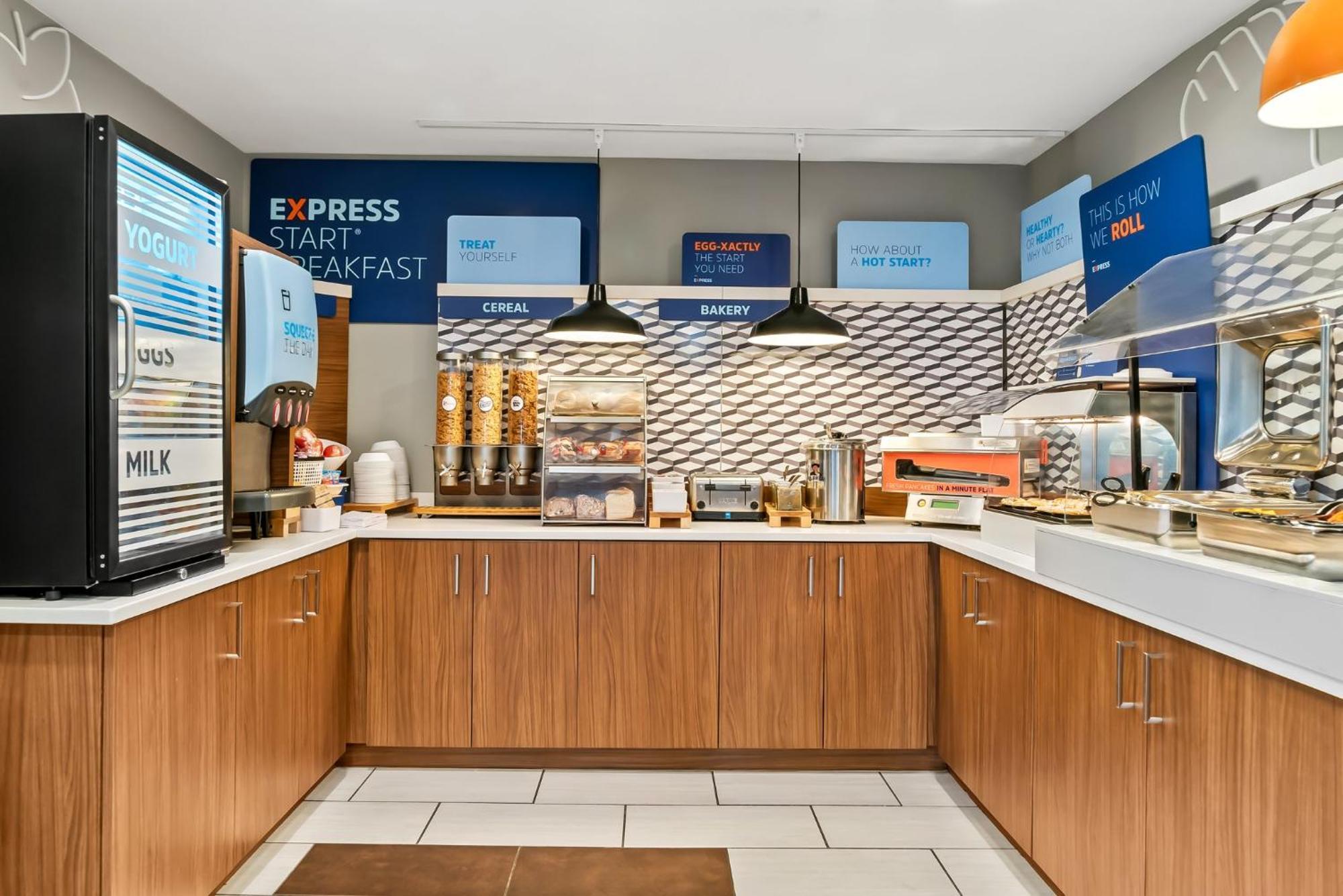 Holiday Inn Express Hotel & Suites Marion By Ihg Buitenkant foto