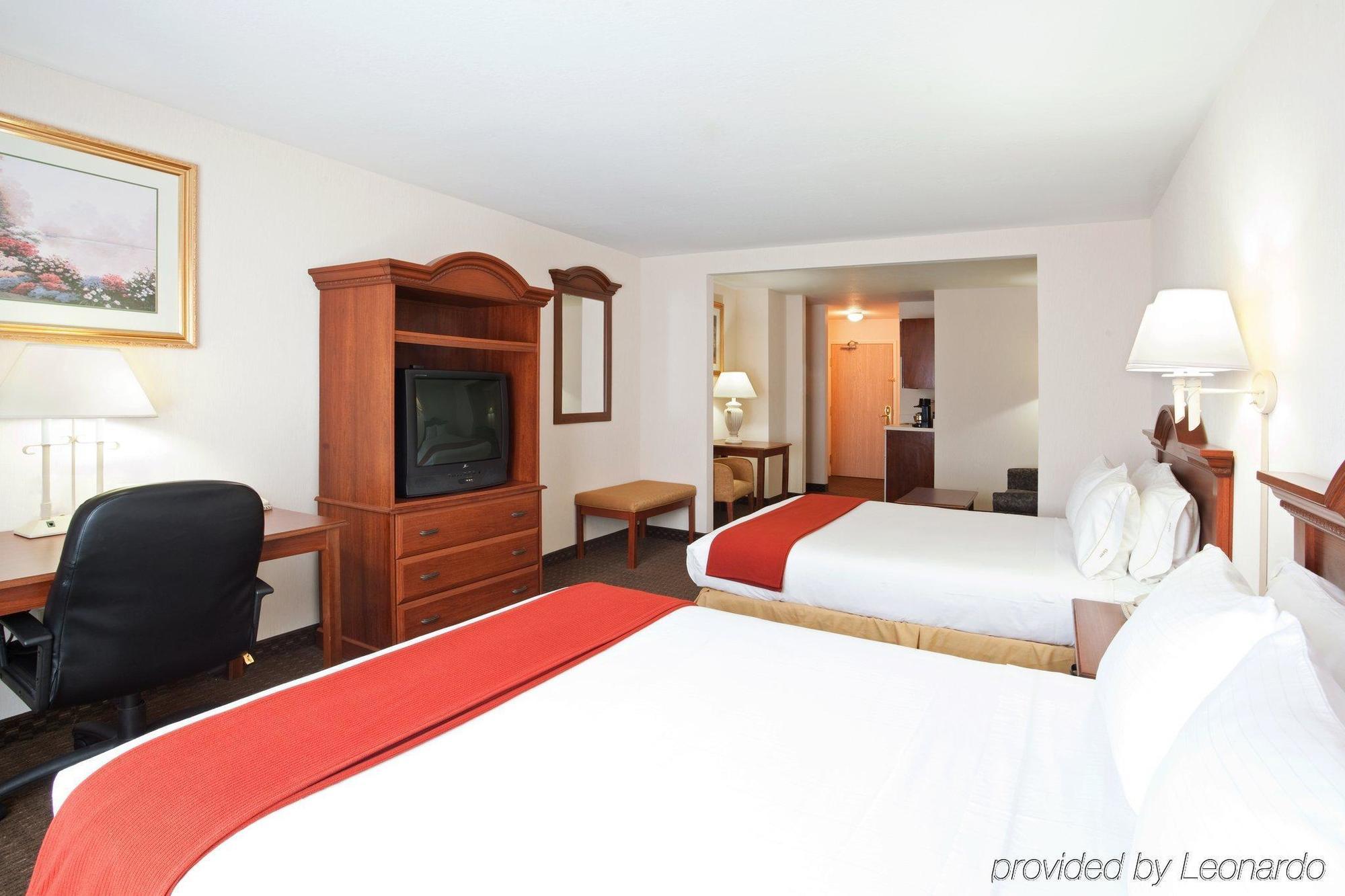 Holiday Inn Express Hotel & Suites Marion By Ihg Kamer foto