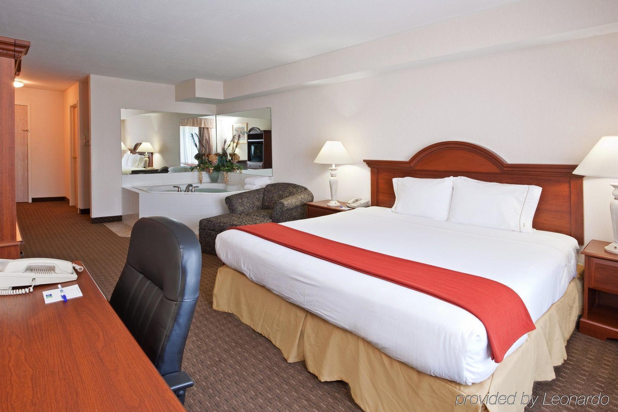 Holiday Inn Express Hotel & Suites Marion By Ihg Kamer foto