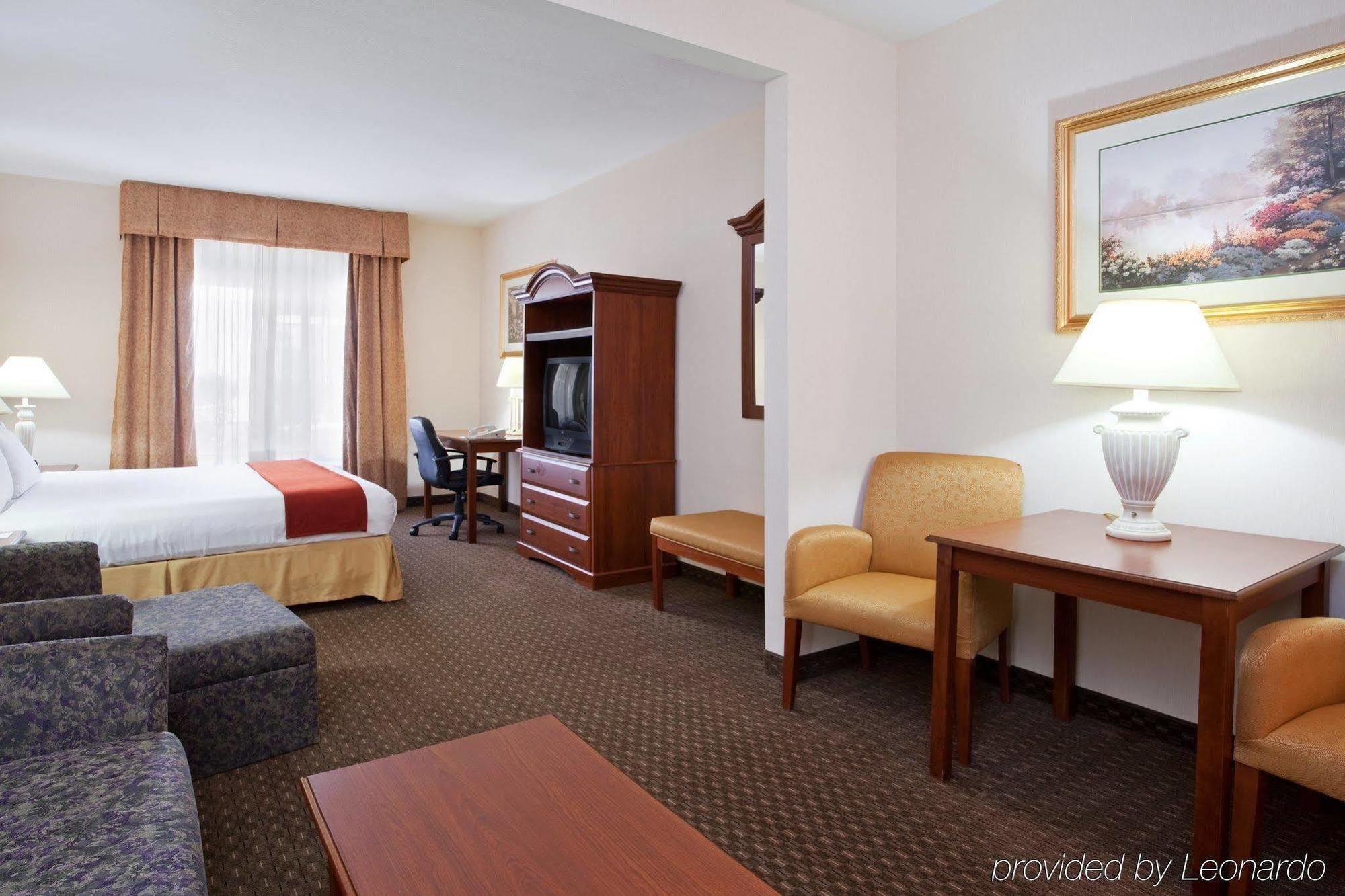 Holiday Inn Express Hotel & Suites Marion By Ihg Buitenkant foto
