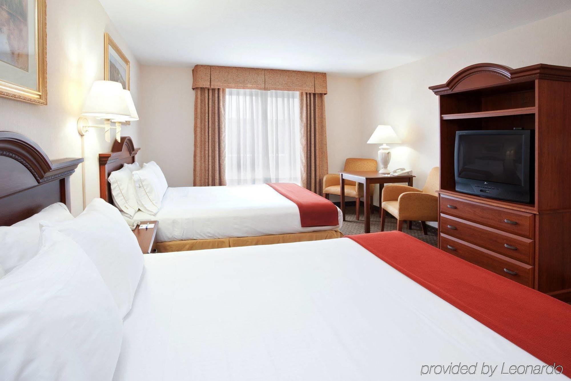 Holiday Inn Express Hotel & Suites Marion By Ihg Kamer foto